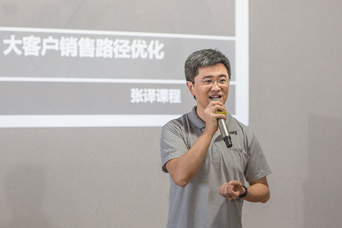 百聯(lián)開展新一輪培訓(xùn)：提高員工職業(yè)素質(zhì)，增強客戶服務(wù)能力